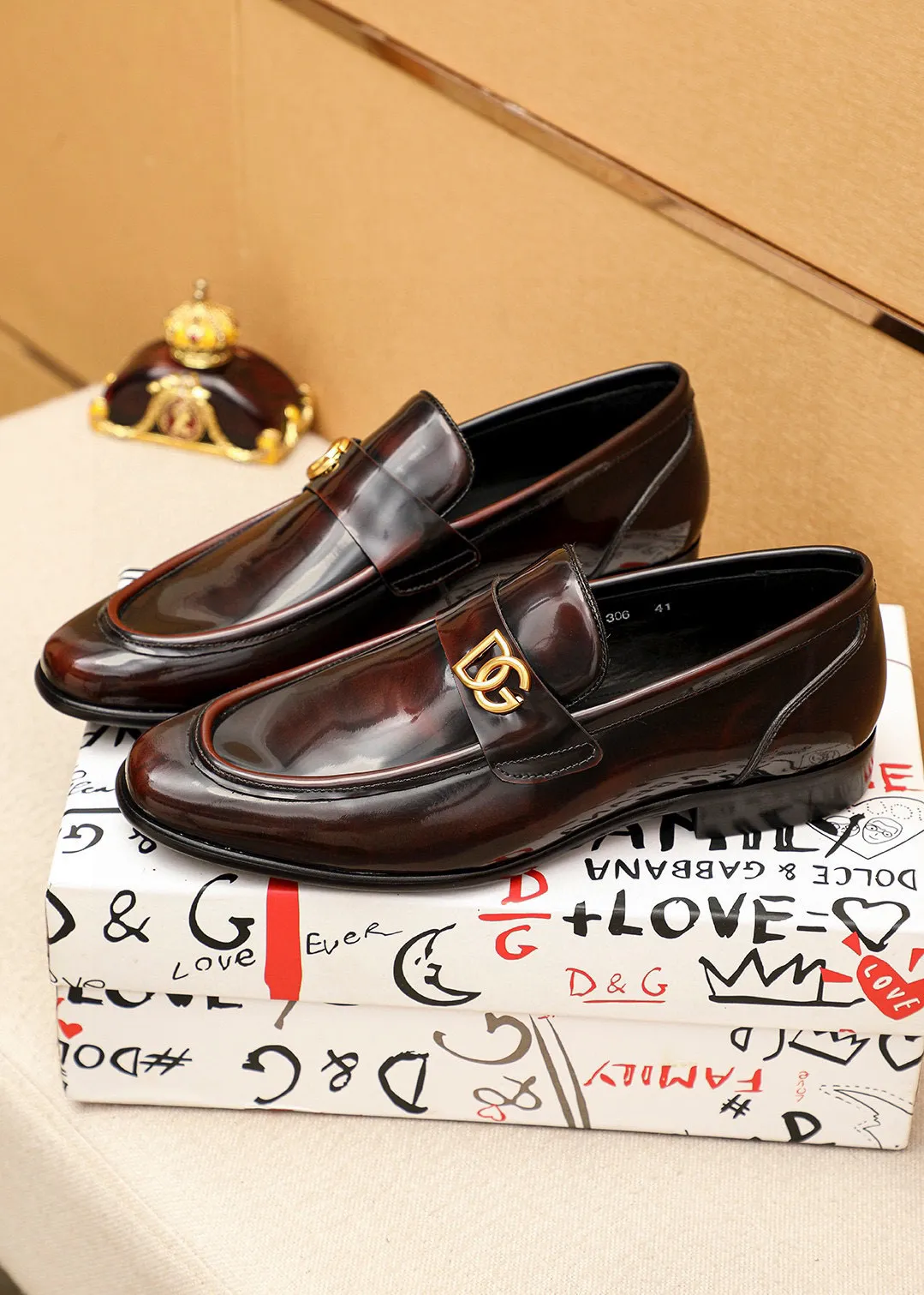 Men's clothing and shoes 💰460 💐DG top quality🔍🔍Men's new leather shoes🚹Sold simultaneously at counters⚠The uppers are imported open-edge beaded cowhide leather uppers from Italy, fully imported cowhide leather lining + classic hardware buckles, completely 1⃣️to 1⃣️reproduction🇮🇹💪💪, ⚠ Sole: The original sole is specially provided by the original factory. The exclusive movable molded sole is super comfortable. ⚠The original factory follows the order, 🔍🔍high quality, you can enter and exit the counter at will, welcome to compare⚠Size: 38-44 (45.46🉑️Customized)
